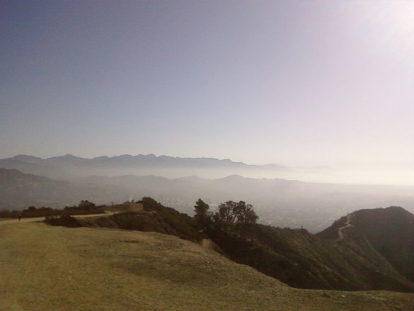 Los Angeles: 2-Hour Hollywood Trail Horseback Riding Tour - Meeting the horses and getting ready to ride