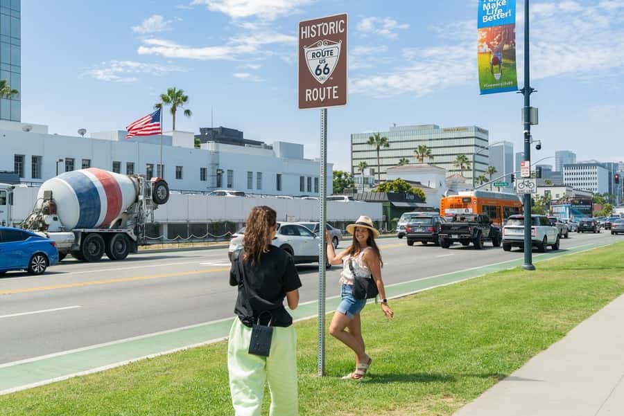 Los Angeles: Celebrity Homes and Hollywood Open-Air Bus Tour - Key points to know before you book