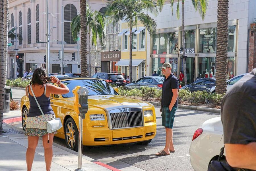 Los Angeles: Hollywood & Celebrity Homes Open-Air Bus Tour - Who should book this ride?