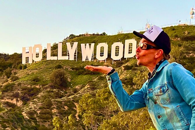 Los Angeles Original 90-Minute Walking Tour to The Hollywood Sign - Guides who make the short walk more enjoyable