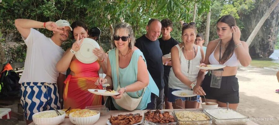 Los Haitises: Boat + Lunch at the beach & Natural pools - The boat route through karsts and mangroves