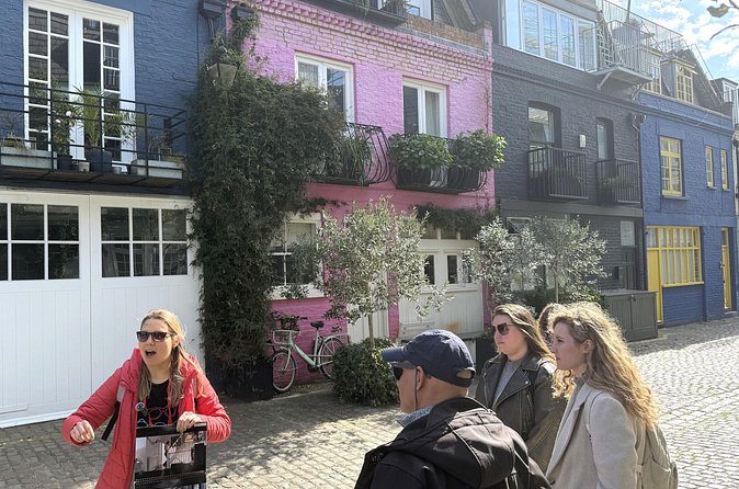Love Actually Private Taxi Tour with Classic Rom-Com Sites - Notting Hill, the blue door, and familiar movie addresses