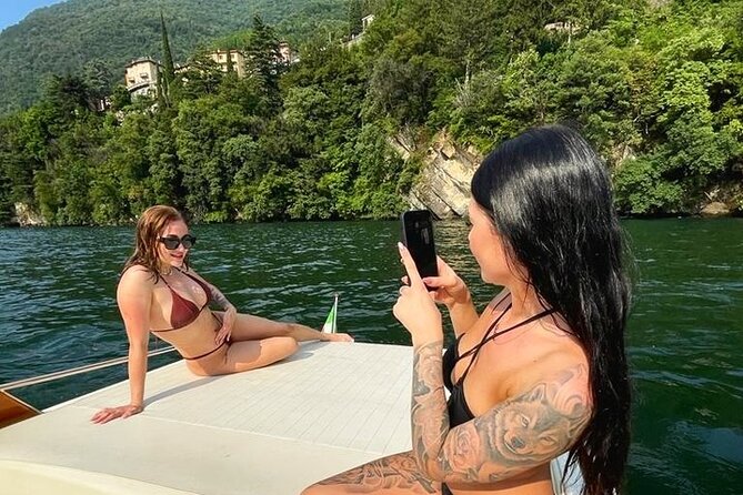 Luxury Boat Tour on Lake Como: Prosecco, Movie Locations & Music - One hour: the best short introduction from Como