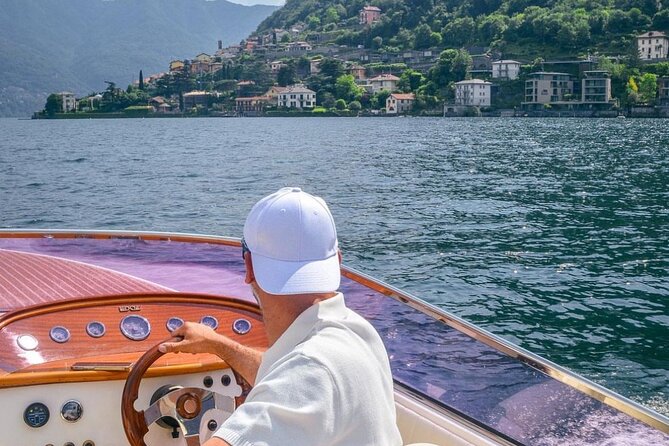 Luxury Boat Tour on Lake Como: Prosecco, Movie Locations & Music - Three hours: movie locations and Isola Comacina
