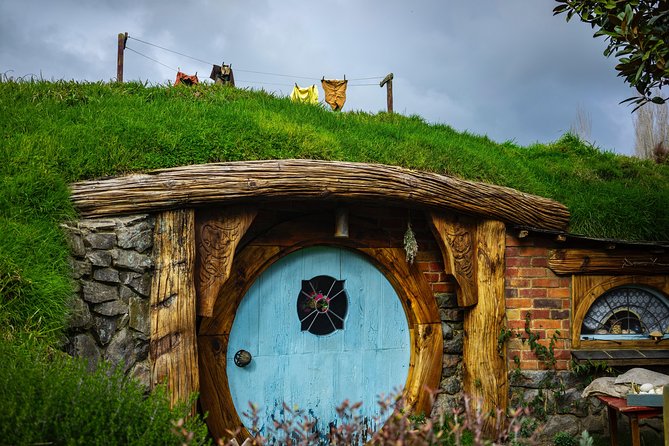 Luxury Small group tour from Auckland to Hobbiton Movie Set - Is $775.72 per person good value?