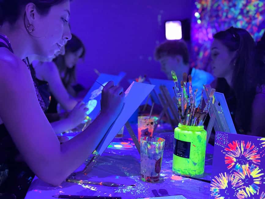 Lyon : Neon painting in an artist's studio - gallery - Timing, language, and getting there