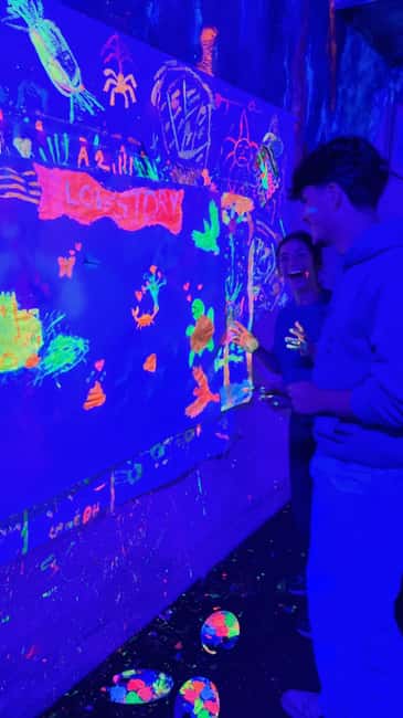 Lyon : Neon painting in an artist's studio - gallery - Three ways to use your 1 hour and 45 minutes