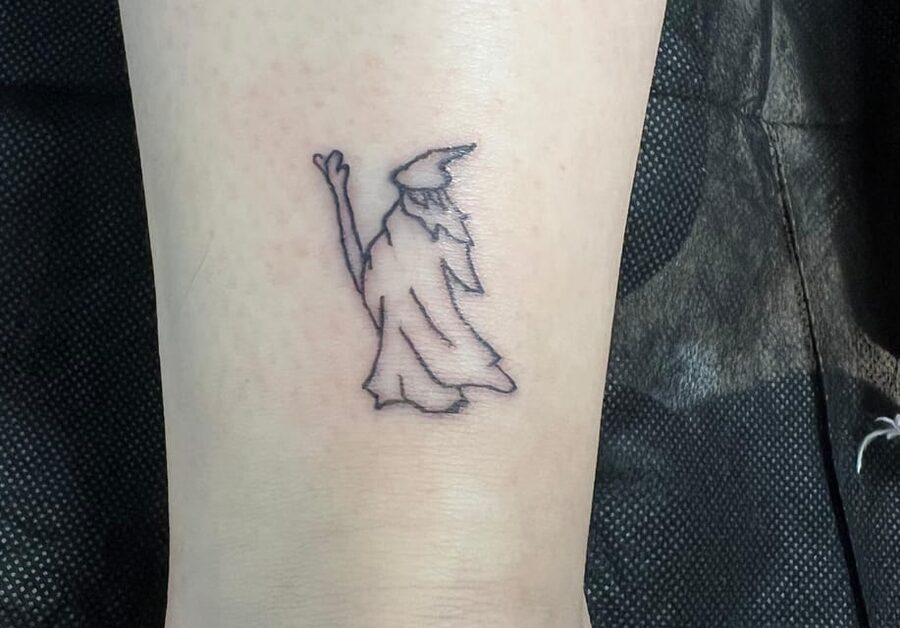 MADRID: SMALL TATTOO IN A PROFESSIONAL STUDIO - Working with the professional tattoo artist