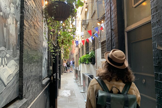 Magical Movies of London Harry Potter Tour - Old pubs, prison history, and street art keep the route varied