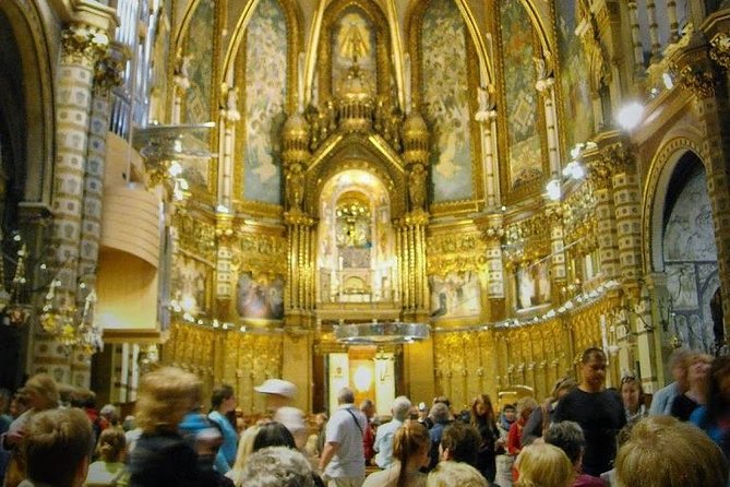Marvellous Montserrat Private Day Tour : Train & Cable-car tickets Included - The cable car ride into Montserrat