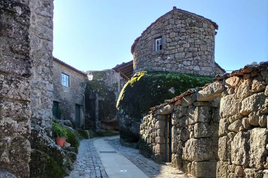 Monsanto (TV Game of Thrones): Private Day Tour from Lisbon - Almourol Castle on the Tagus