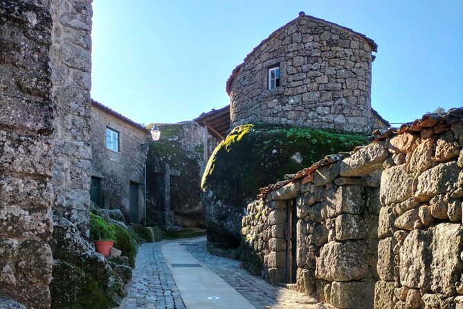 Monsanto (TV's Game of Thrones) Full Day Private Tour from Lisbon - Who should book this private excursion?