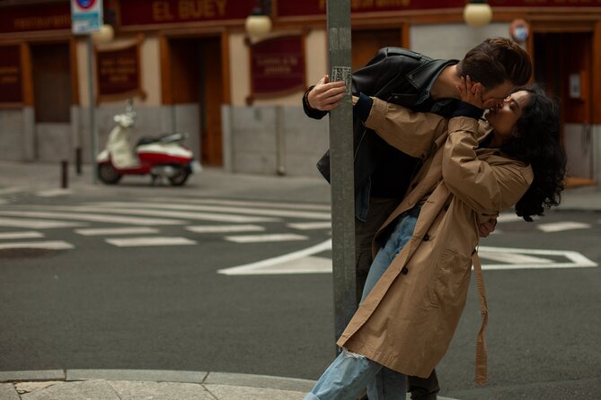 Movie Inspired 30 Minute Private Photoshoot in Madrid - Key points at a glance