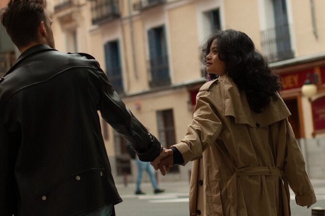 Movie Inspired 30 Minute Private Photoshoot in Madrid - Choosing a backdrop that fits your trip