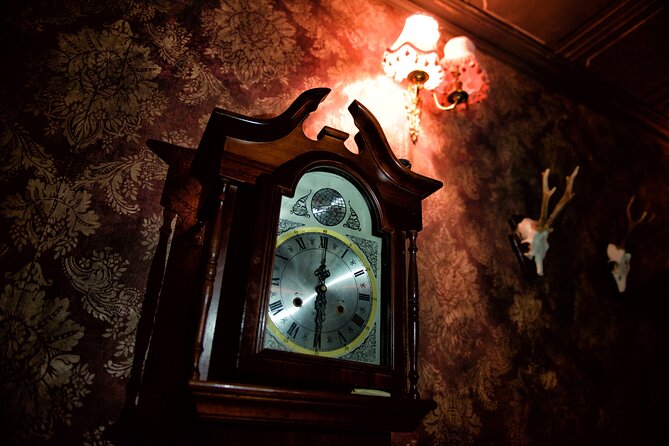 moviESCAPE Stockport Haunted House II Demon's Curse Escape Room - Group size, age limits, and the best party mix
