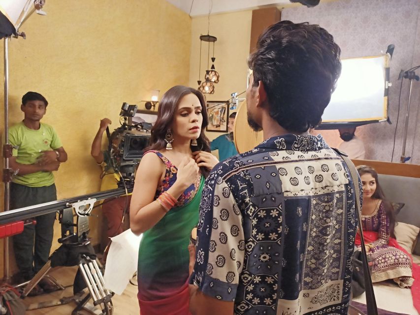 Mumbai: Bollywood Studio Guided Tour with Tickets - Singing in a real recording studio