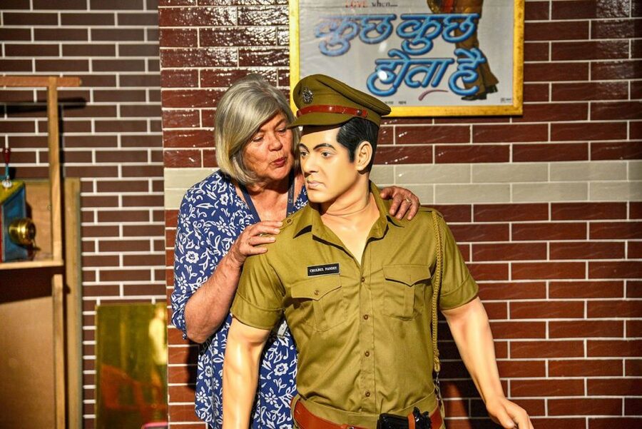Mumbai: Bollywood Studio Half-Day Tour - Hotel pickup and the drive back through celebrity Mumbai