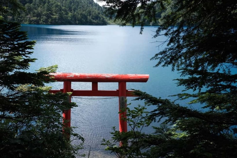 Nagano UNESCO Park: Emerald Acid Lake & Ghibli Onsen Town - Reaching the emerald water at Onuma Pond