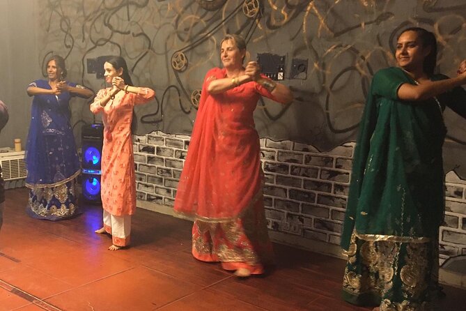 Namaste Bollywood | Dance Like a Bollywood Star - Why the small group matters