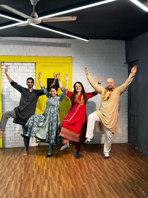 New Delhi: Namaste India Bollywood Dance Workshop - Costumes and the final dance video