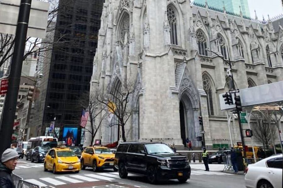New York: Sex and the City Private Limousine Tour - A Sex and the City route with a limousine in the starring role