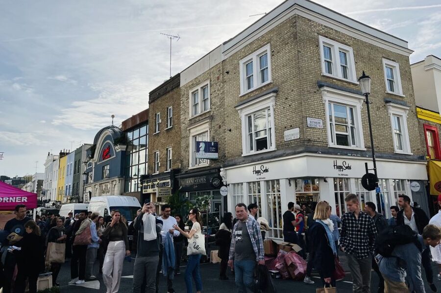 Notting Hill Walk Celebrities and Film Locations- London - Chepstow Villas and the pastel streets