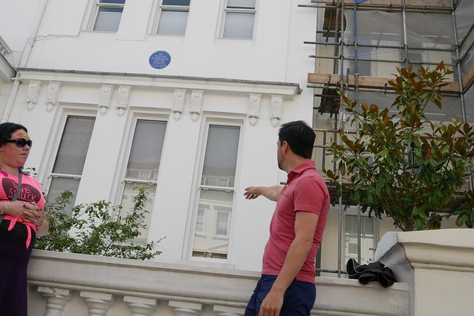 Notting Hill Walking Tour for Small Groups - What makes the guides important