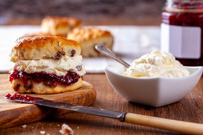 Notting Hill Walking Tour with Cream Tea - Notting Hill beyond the blue door