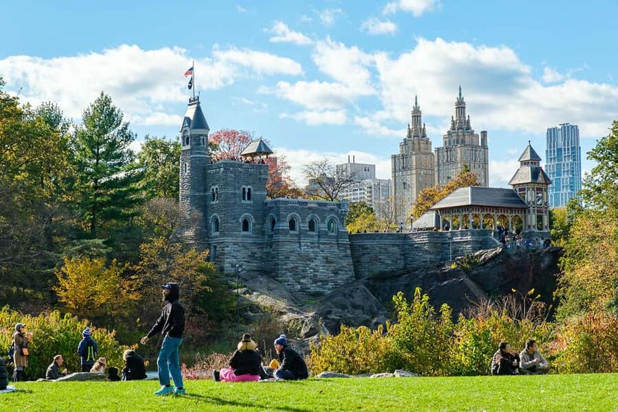 NYC: Central Park Elf & Home Alone Film Spots Pedicab Tour - The guide can shape the quality of the ride