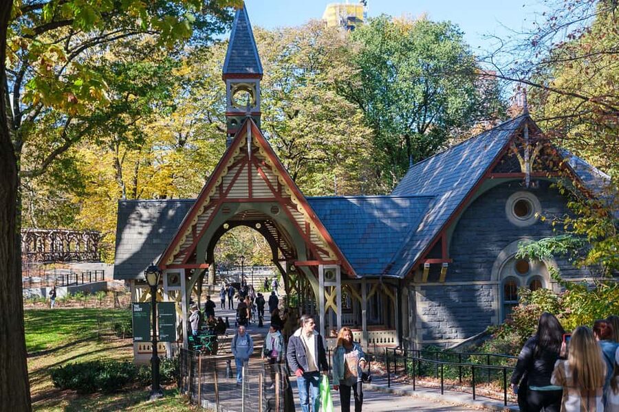 NYC: Central Park Elf & Home Alone Film Spots Pedicab Tour - Starting near Sixth Avenue and the Plaza Hotel