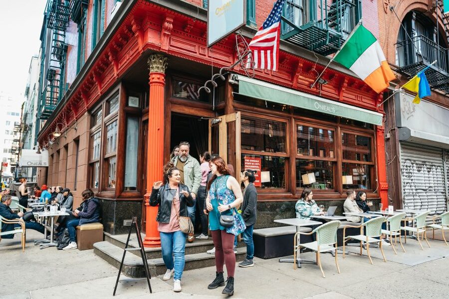 NYC: Sex and the City Hotspots Bus Tour (On Location Tours) - Key points to know before booking