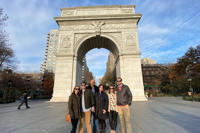 NYC TV & Movie Locations Bus Tour – Friends, Seinfeld & More - The guide makes the difference