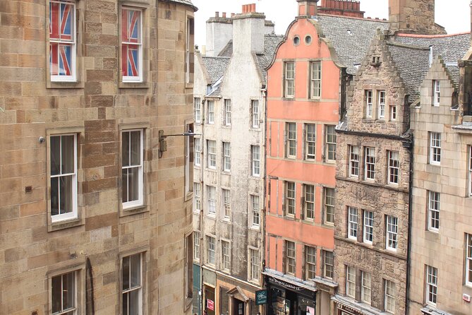 Old Town Walking Tour - Greyfriars Kirkyard and the stories behind the stones