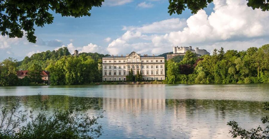 Original Sound of Music Tour with Schnitzel + Noodles - Singing through Salzburg film country