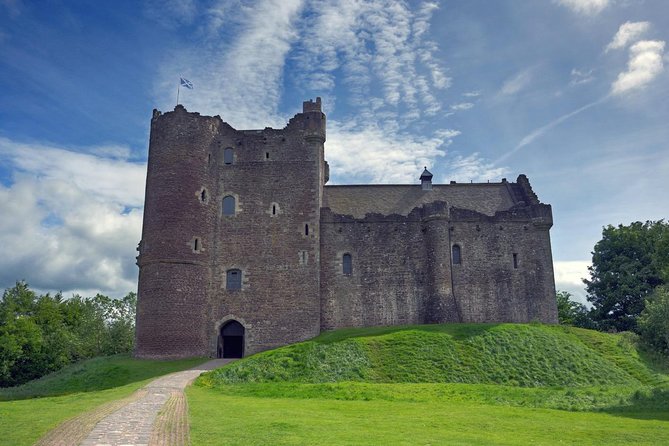 Outlander Day Tour - Falkland brings Outlander’s Inverness to the street