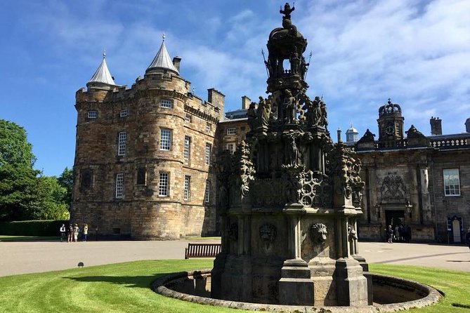 Outlander Walking Tour of Edinburgh's Old Town - St Giles’ Cathedral begins the Royal Mile story