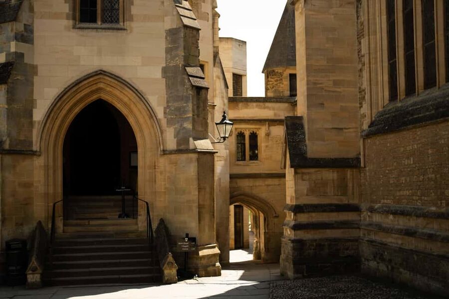 Oxford: Alumni-led Harry Potter Film Tour - The Divinity School, one of the tour’s strongest film locations