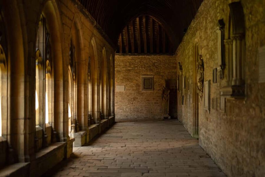 Oxford: Alumni-led Harry Potter Film Tour - Meeting at 11 Broad Street