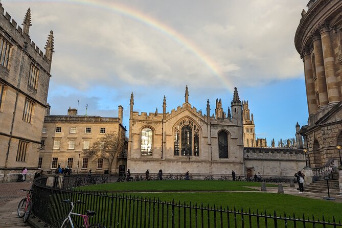 Oxford University and Harry Potter Tour with Live Entertainment - From Martyrs’ Memorial to Balliol College