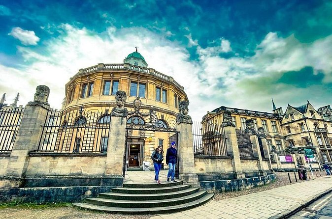 Oxford University and Harry Potter Tour with Live Entertainment - All Souls College and Oxford’s elite traditions