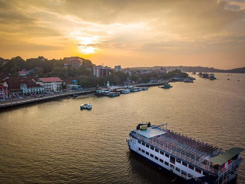 Panaji: Sunset Boat Party with Bollywood DJ and Dance Shows - One hour on the Mandovi River