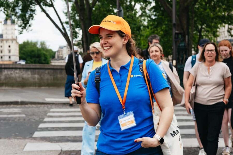 Paris: Emily TV Show Locations Guided Walking Tour - Place de Valois and the world of Savoir