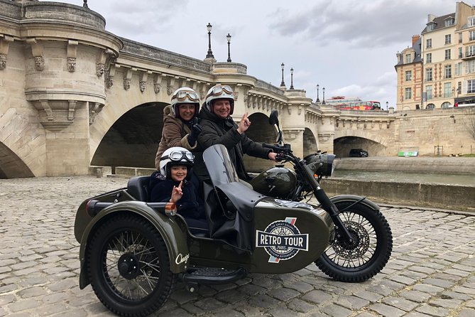 Paris Vintage Sidecar Tour – Emily in Paris highlights - Pont Alexandre III and the Seine