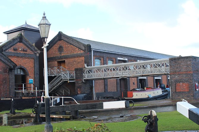 Peaky Blinders Coach Tour of Outer Liverpool & The Wirral - The guide is the heart of the experience