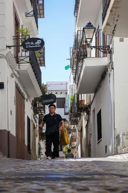 Peñíscola Day Tour: Game of Thrones, Castle Lunch, & Beach Time - Lunch inside the castle, with a pricing caveat