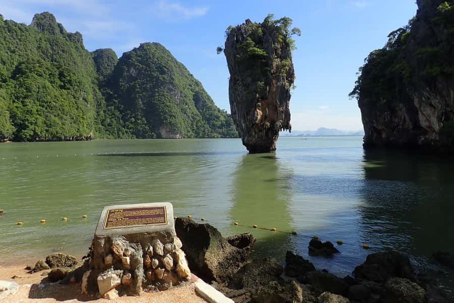 Phang Nga Bay: Early Bird James Bond & Beyond Tour - Lunch in the Muslim sea gypsy village of Koh Panyee