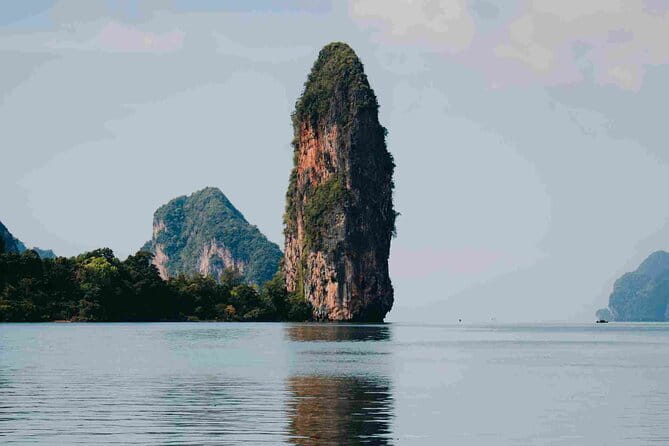 Phang Nga Bay, Samet Nangshe and James Bond Kayak tour - A boat ride with room to breathe