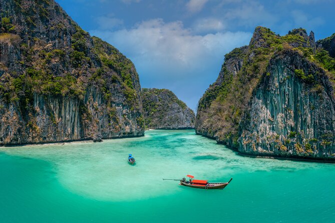Phi Phi, James Bond & Krabi Overnight - Exclusive 2D1N - Maya Bay starts the second morning