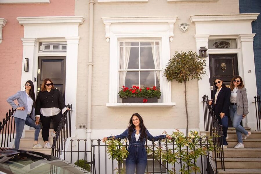 Photoshoot at Notting hill,Covent Garden,St Paul Cathedral - Value for couples, families, and larger groups