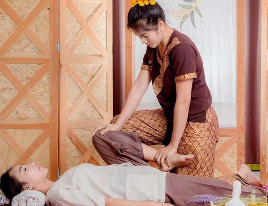 Phuket: Day Spa Crystal Sand On the Beach Treatment Package - The 60-minute aromatherapy body massage
